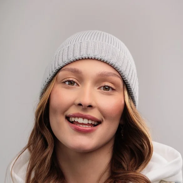 czapka-wiosenna-damska-jasnoszara-100-bawelna-organiczna-tulip