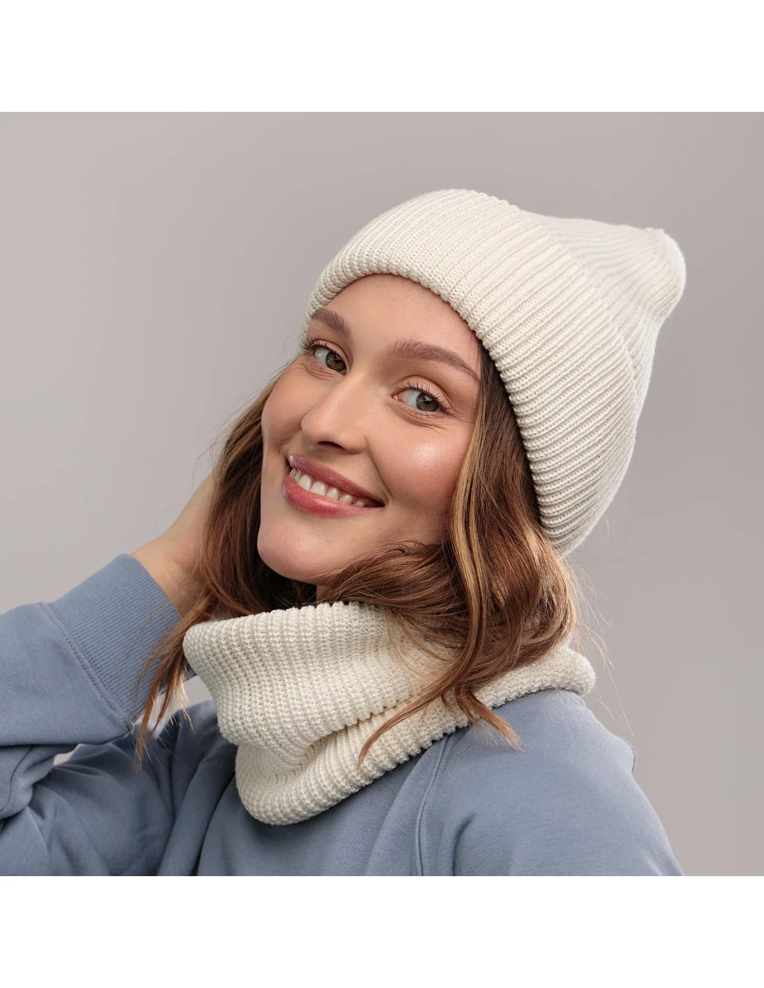 czapka-i-komin-damski-zimowy-komplet-kremowy-50-bawelna-lola-3