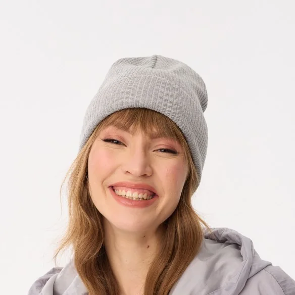spring-beanie-for-women-light-grey-recycled-yarn-nordiq-1