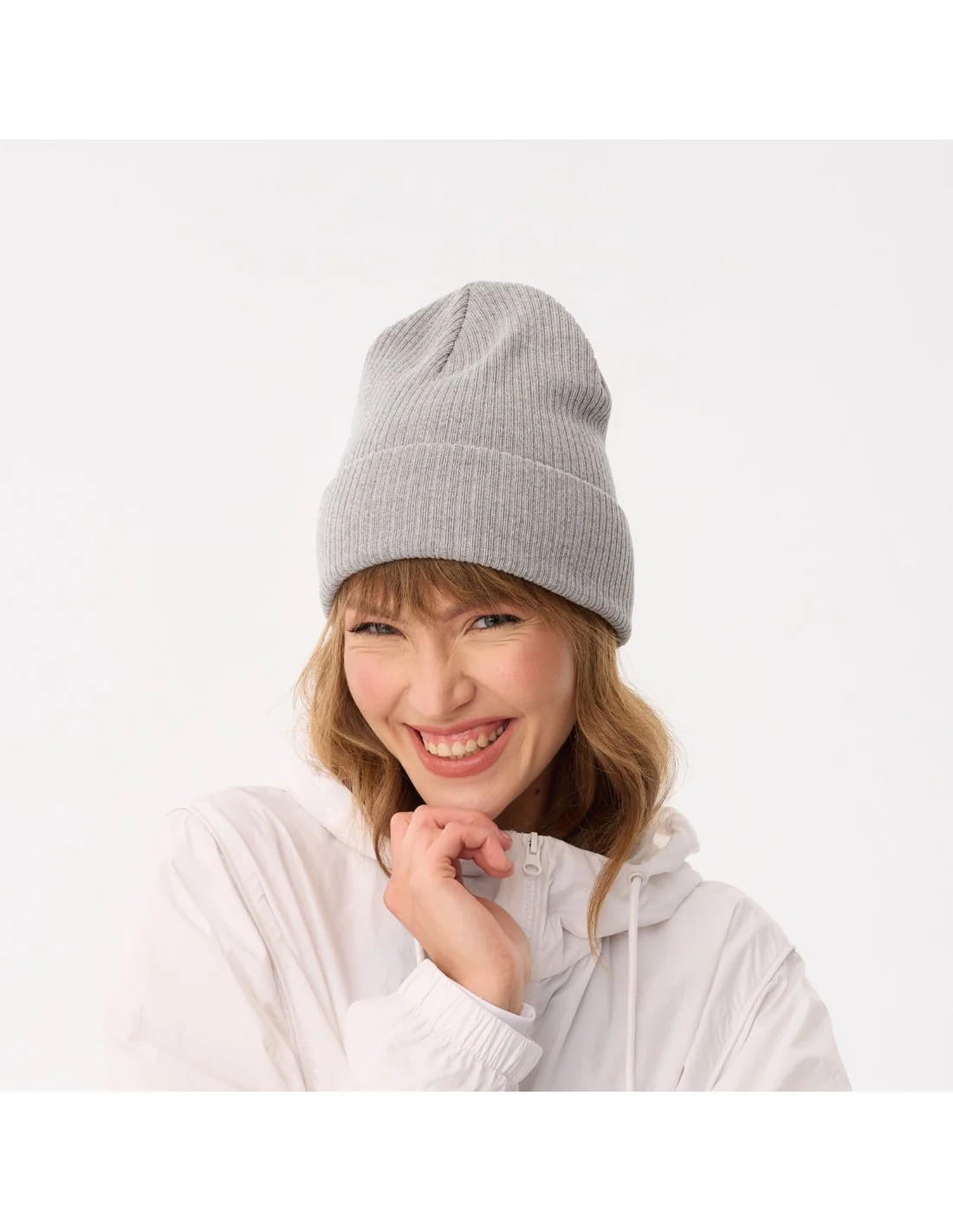 spring-beanie-for-women-light-grey-recycled-yarn-nordiq-2