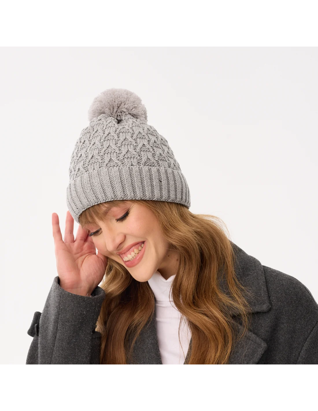 winter-hat-for-women-with-pompom-light-grey-recycled-yarn-pine-1