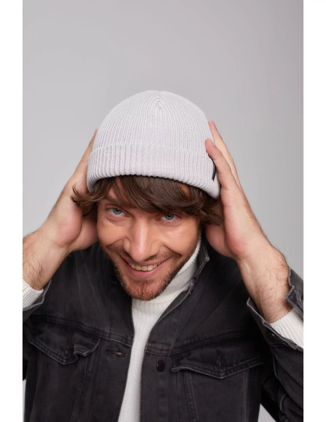 czapka-wiosenna-jesienna-meska-jasnoszara-z-bawelna-rybacka